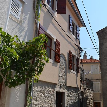 Apartments Hedviga Krk Town Exterior photo