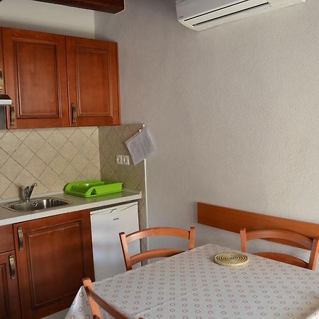 Apartments Hedviga Krk Town Exterior photo