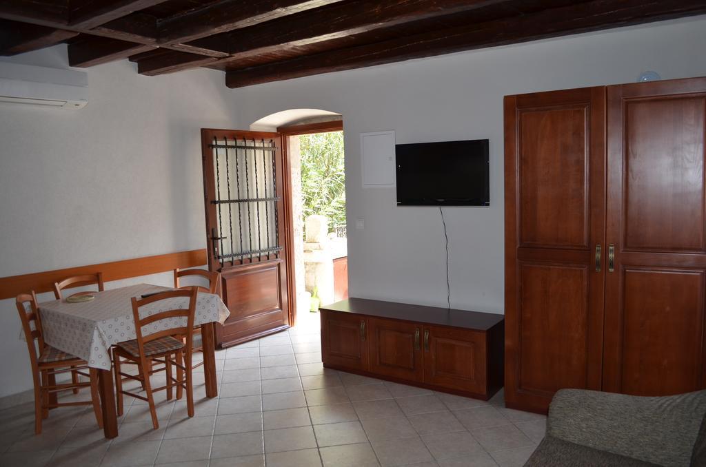 Apartments Hedviga Krk Town Exterior photo