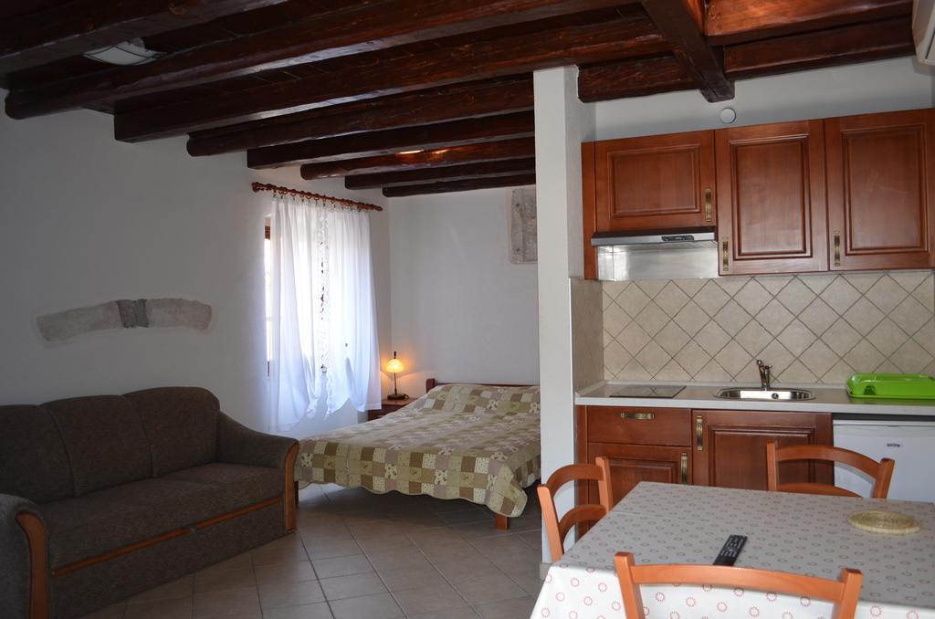 Apartments Hedviga Krk Town Exterior photo