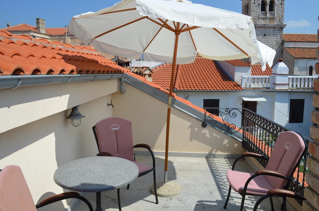 Apartments Hedviga Krk Town Exterior photo