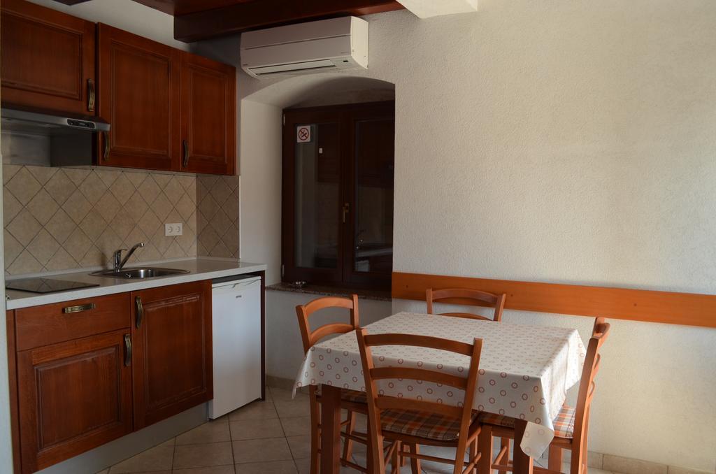 Apartments Hedviga Krk Town Exterior photo
