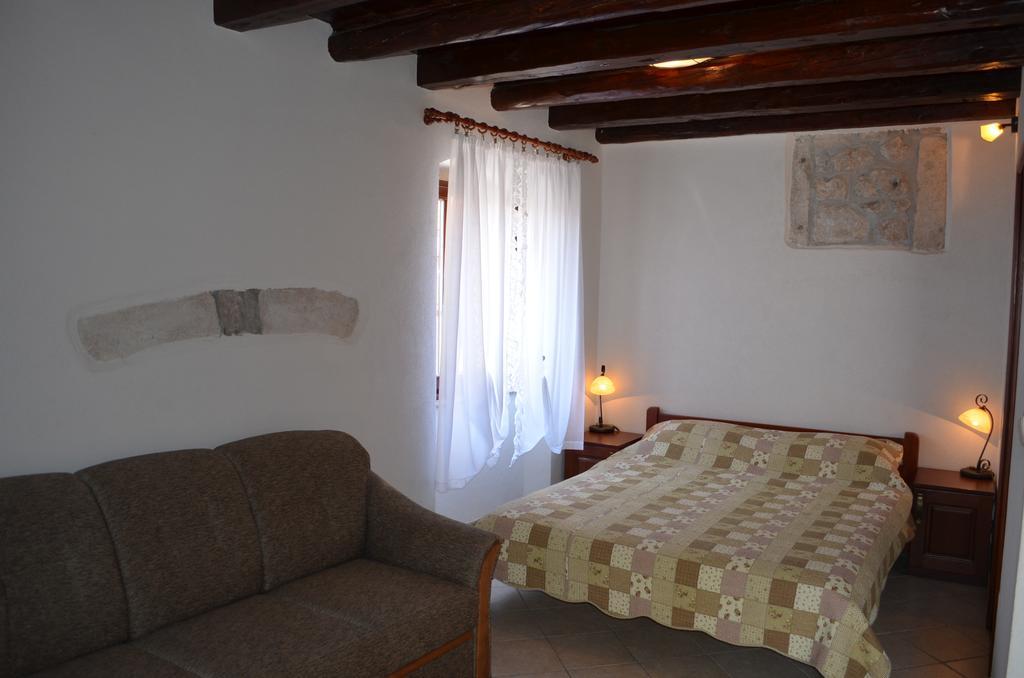Apartments Hedviga Krk Town Exterior photo