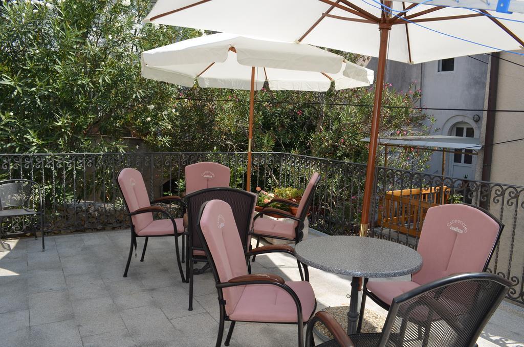 Apartments Hedviga Krk Town Exterior photo