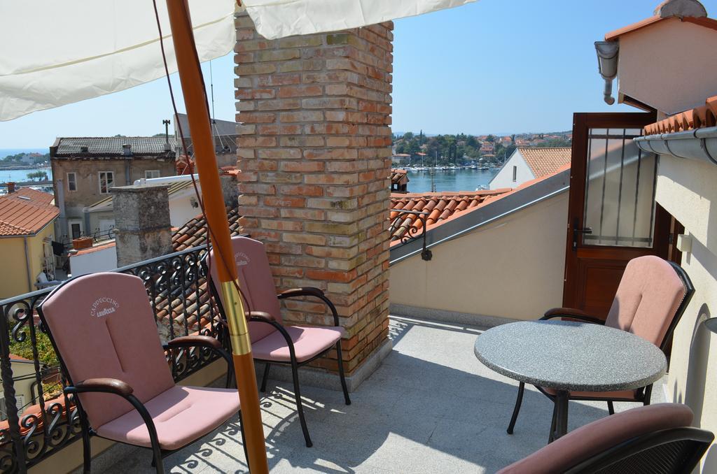 Apartments Hedviga Krk Town Exterior photo